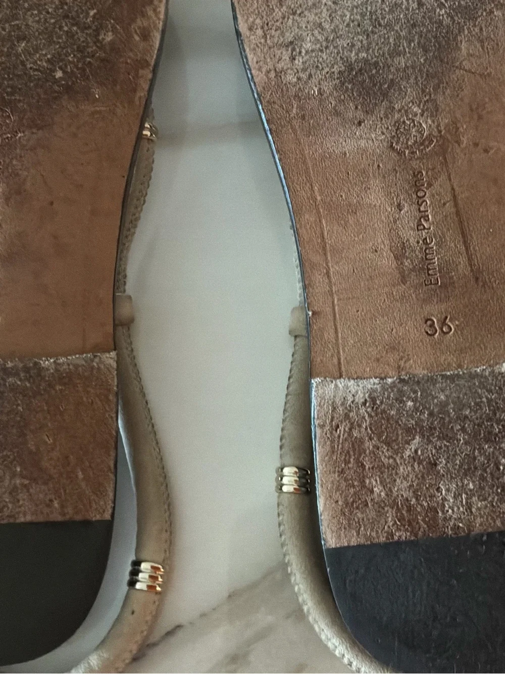Laurie Bijoux Cream Leather Strappy Toe-Ring Flats